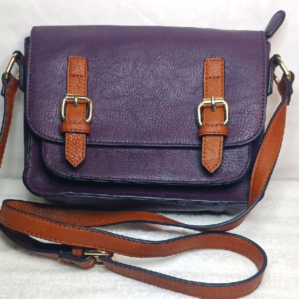 Simply Noelle Purple Crossbody Bag Like New Excellent pre-owned Condiotion.
